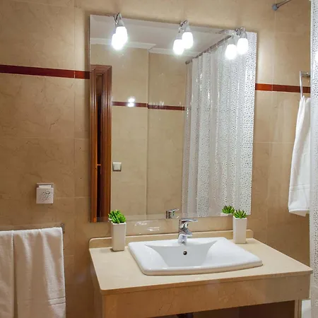 Appartement Céntrico, Parking Privado, Al Lado Estación Tren.
